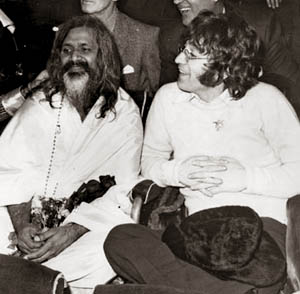 Hilton Hotel, London on the 24th of August 1967, from left to right : Maharishi, and John Lennon