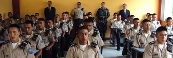 L'armée médite en groupe en Equateur et a ainsi fait reculer la violence